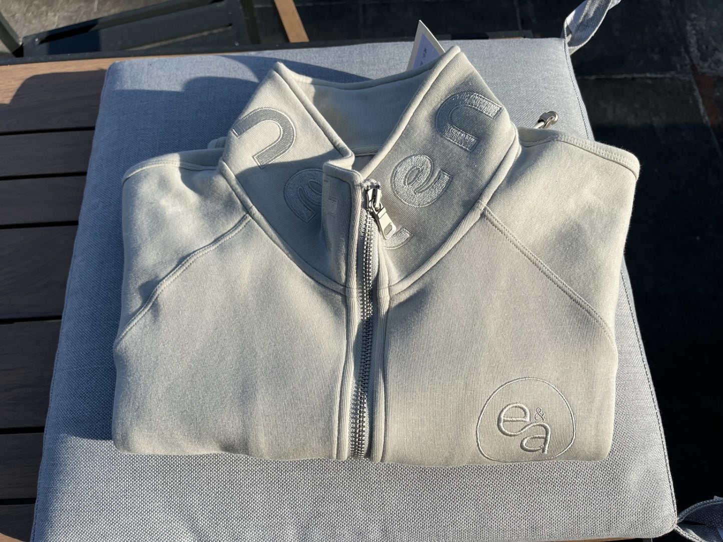 Short Cut Sweater with Zip